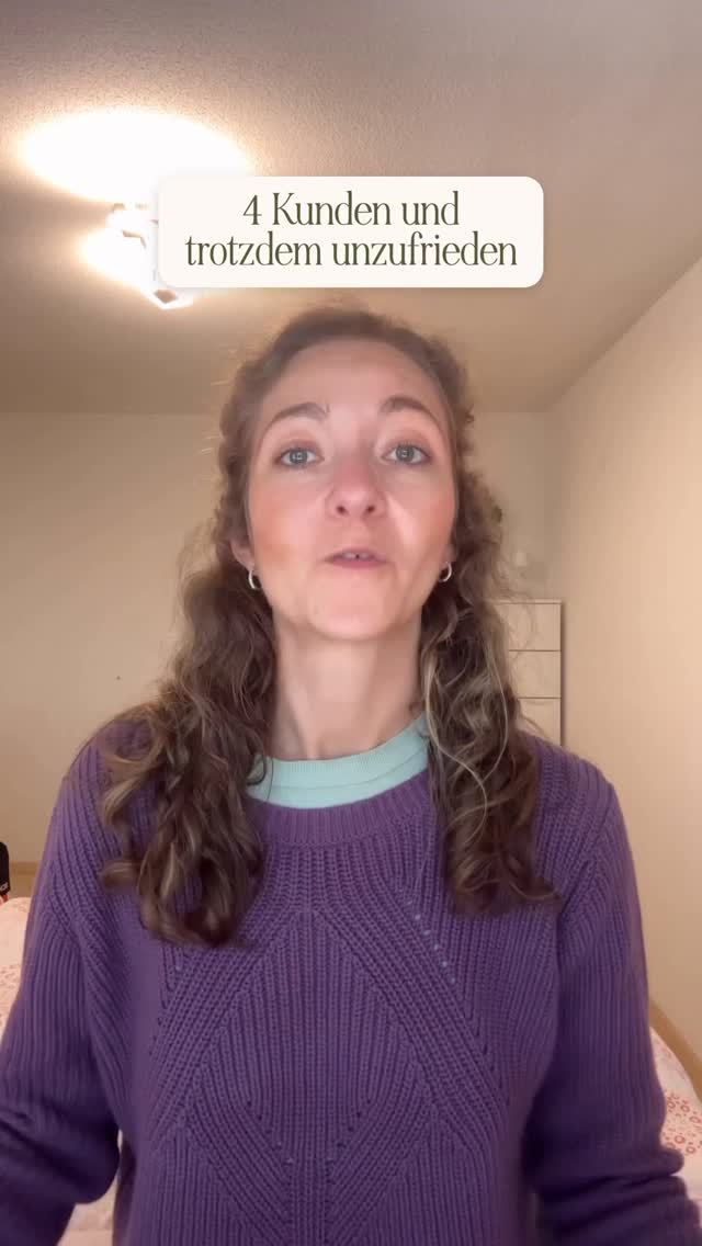 Bei manchen Instagram-Accounts hab ich jedes Mal einen kleinen Piekser im Bauch gespürt und trotzdem jede Story geschaut.

Wenn dich ein Account immer wieder runterzieht, schau dir an, wie lange die Person schon selbstständig ist. Dann weißt du, ob du gerade dein Jahr 1 mit ihrem Jahr 5 vergleichst. Der Piekser kam damals zuverlässiger als jede Anfrage von neuen Kunden 😅

Schick das Reel jemandem, der gerade im Vergleichen steckt.

Falls du mich noch nicht kennst: Ich bin Isabel und zeige Selbstständigen, wie sie ihr 1:1-Angebot über Instagram planbar verkaufen 🫶🏻

Ich arbeite gerade an meinem neuen 1:1-Angebot, in dem ich dir zeige, wie du dein Online-Angebot über Instagram verkaufst, auch wenn du noch keine aktive Community und keine Testimonials hast. 👀